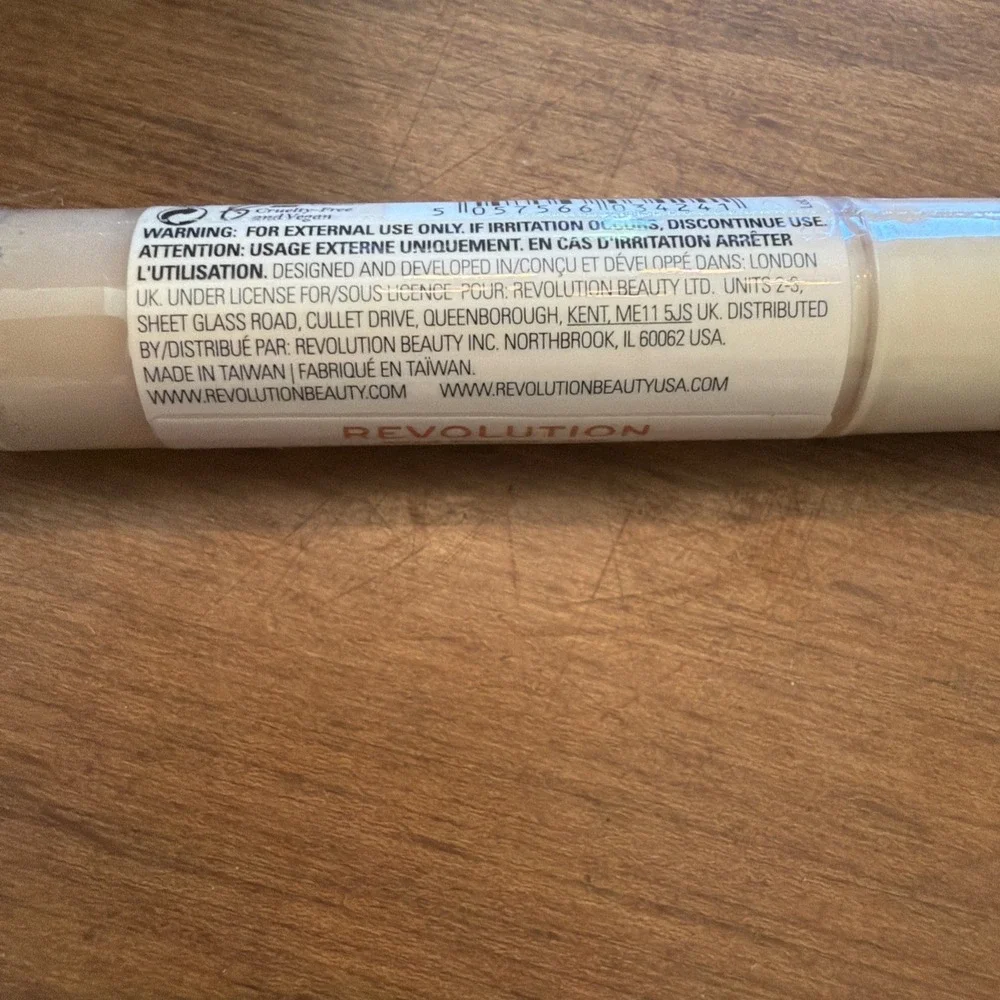 NEW Makeup Revolution Lightweight Fast Base Concealer C7 0.15fl oz/4.5ml